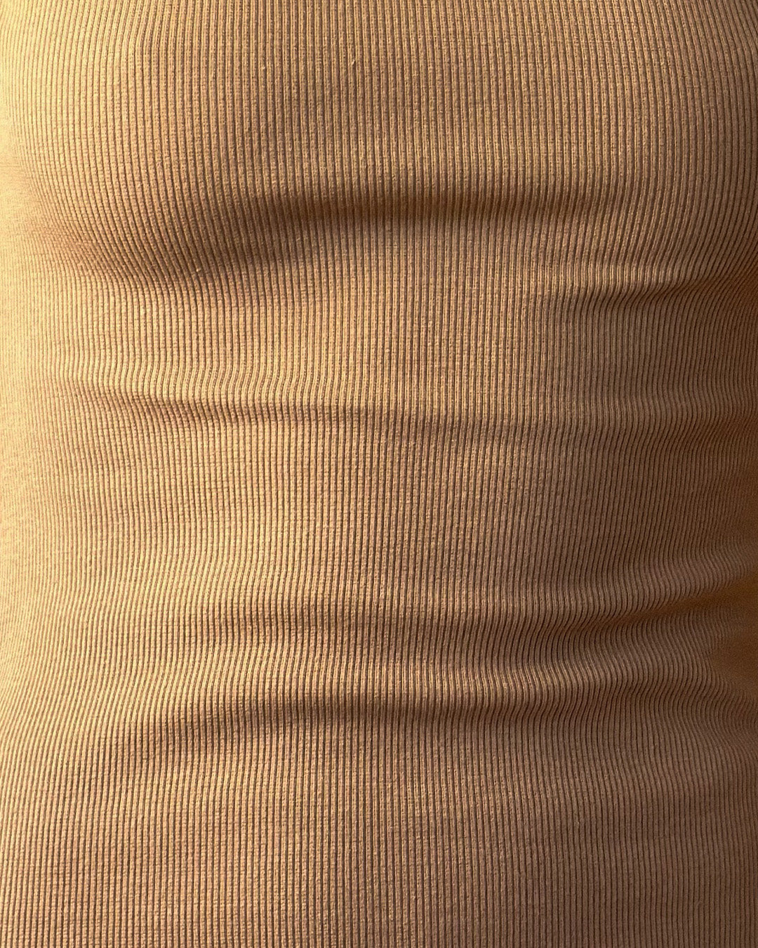 regata ombro caramelo