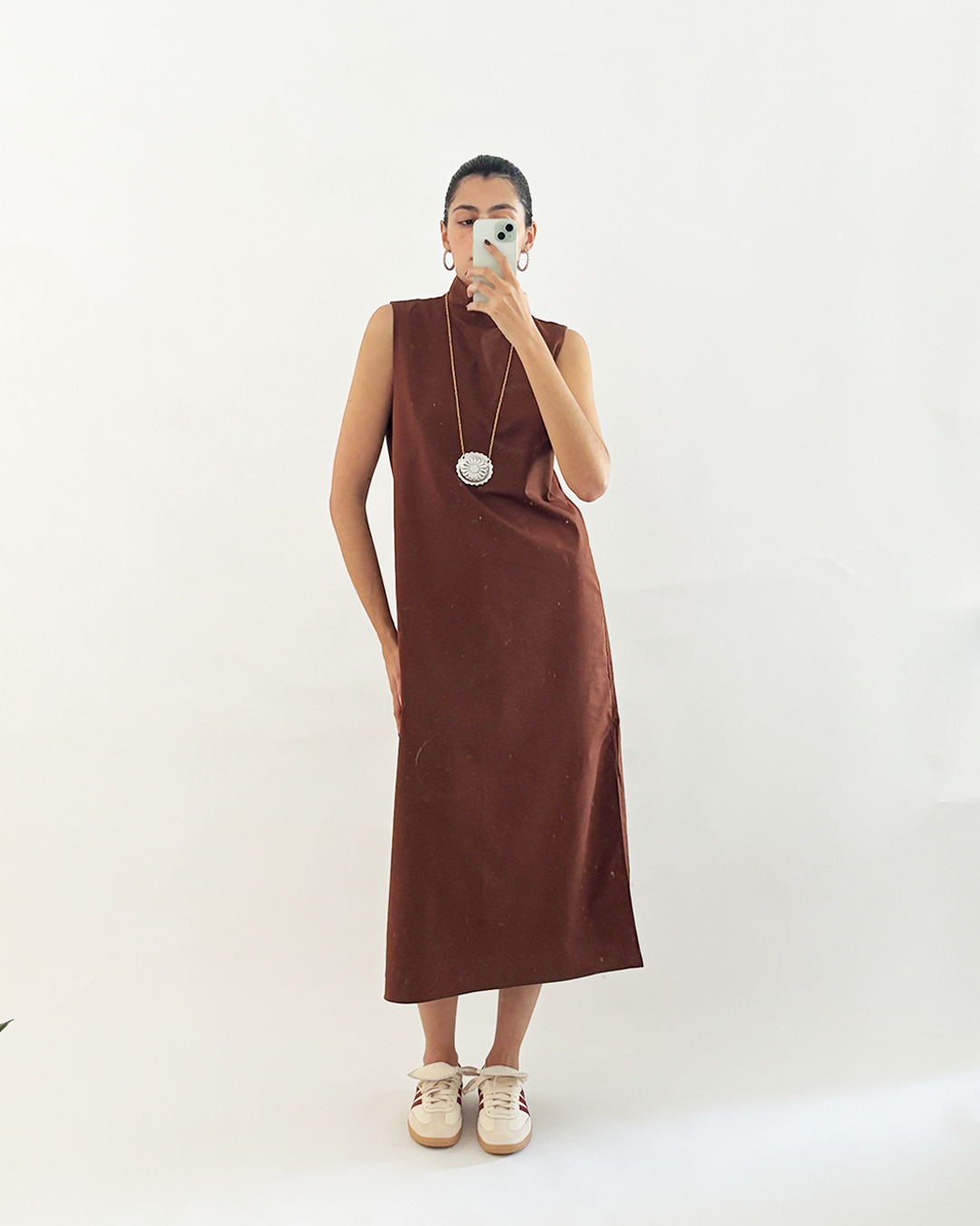 vestido coluna marrom