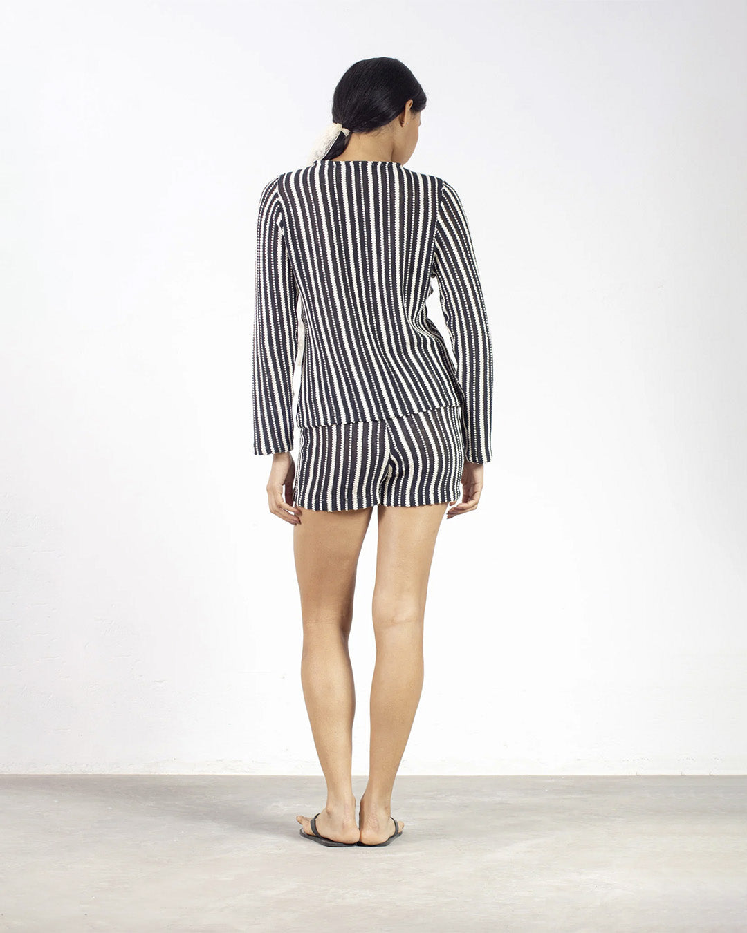 shorts curto crochê preto