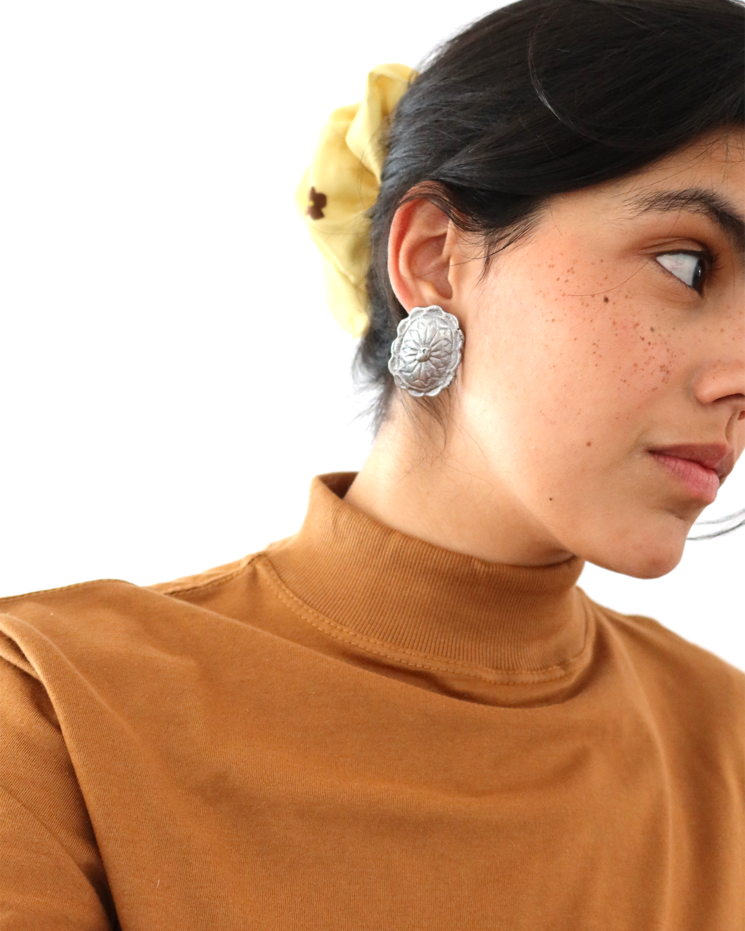 camiseta gola alta doce de leite