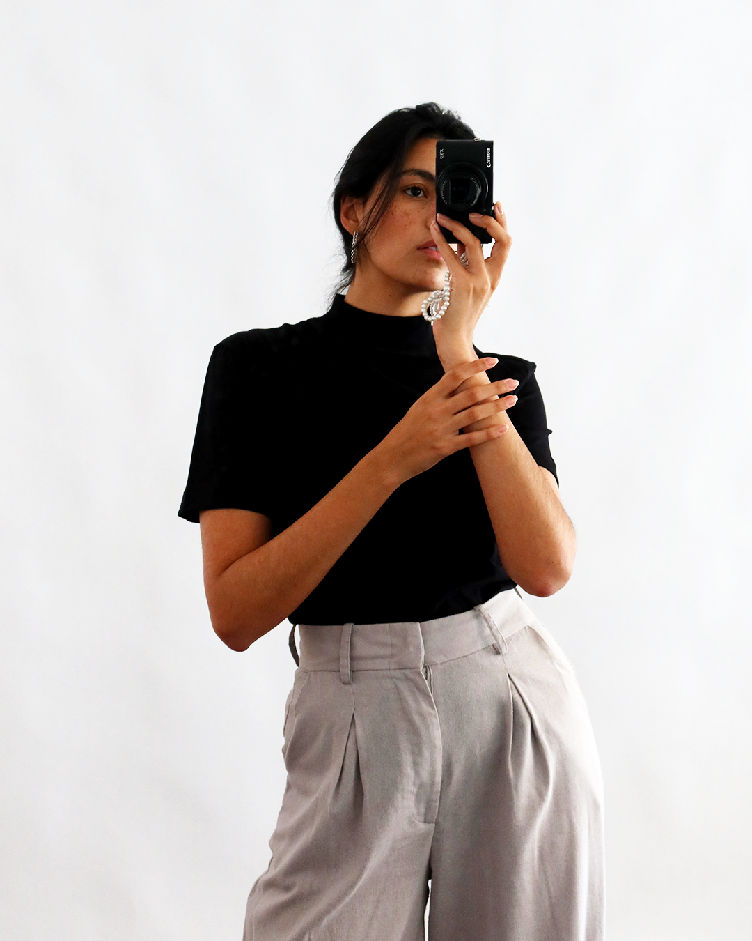 camiseta gola alta preta