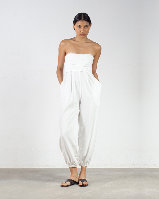 macacão off-white com renda