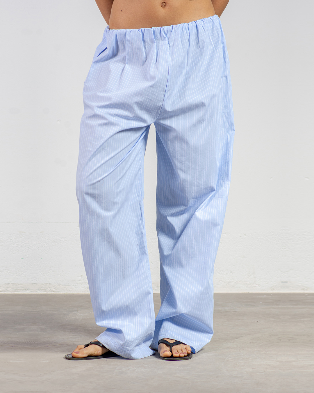 calça franzida azul