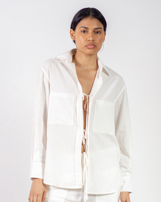 camisa off-white com amarração frontal