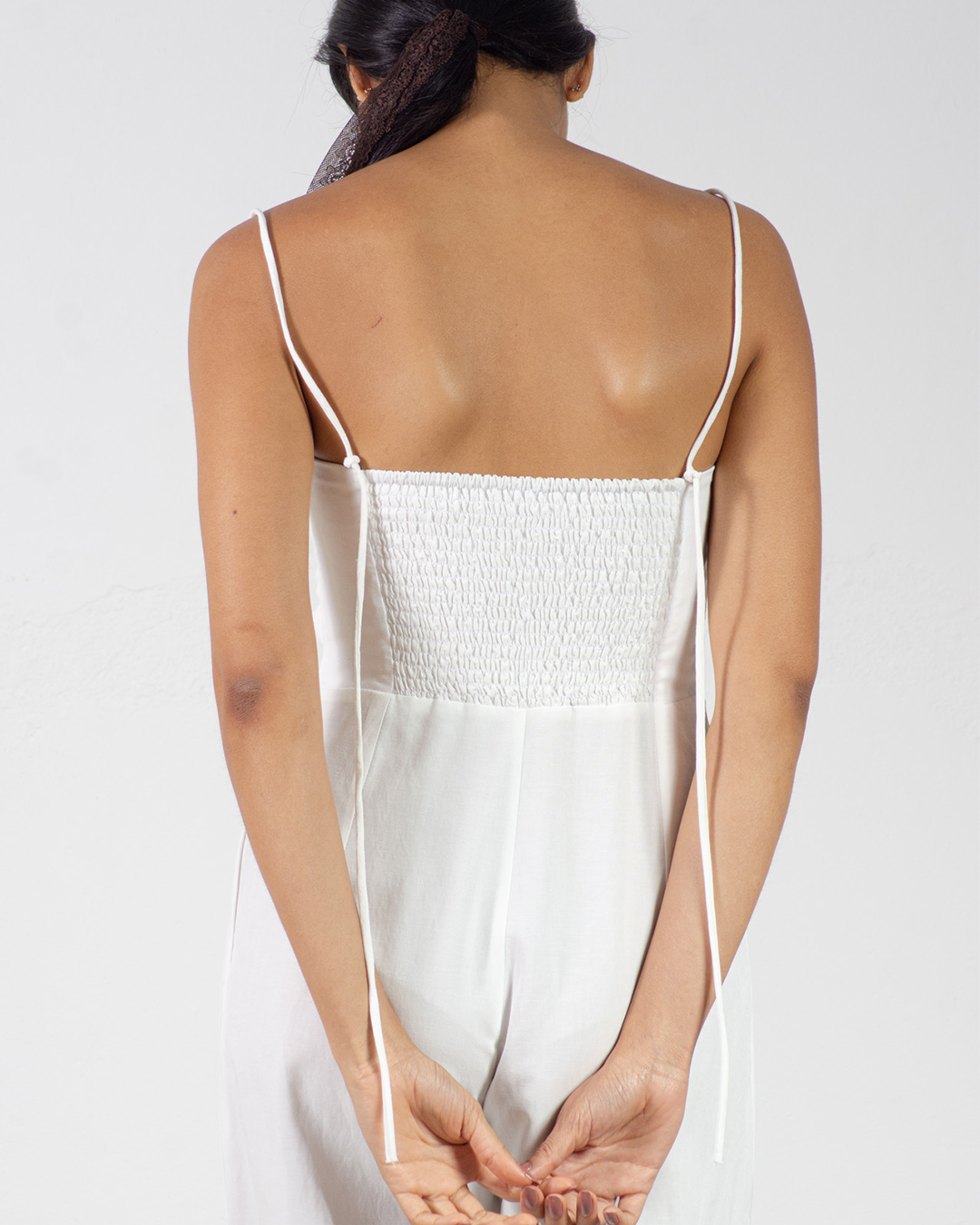 macacão off-white com renda