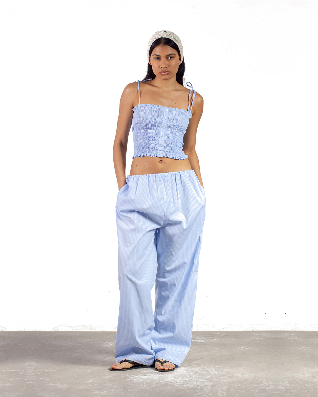 calça franzida azul