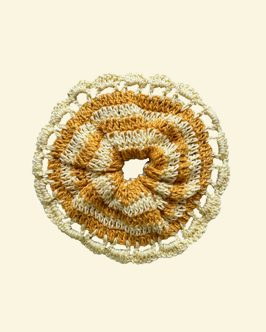 max scrunchie crochê listrado amarelo