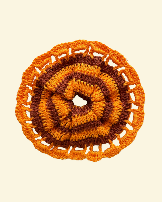 max scrunchie crochê listrado laranja