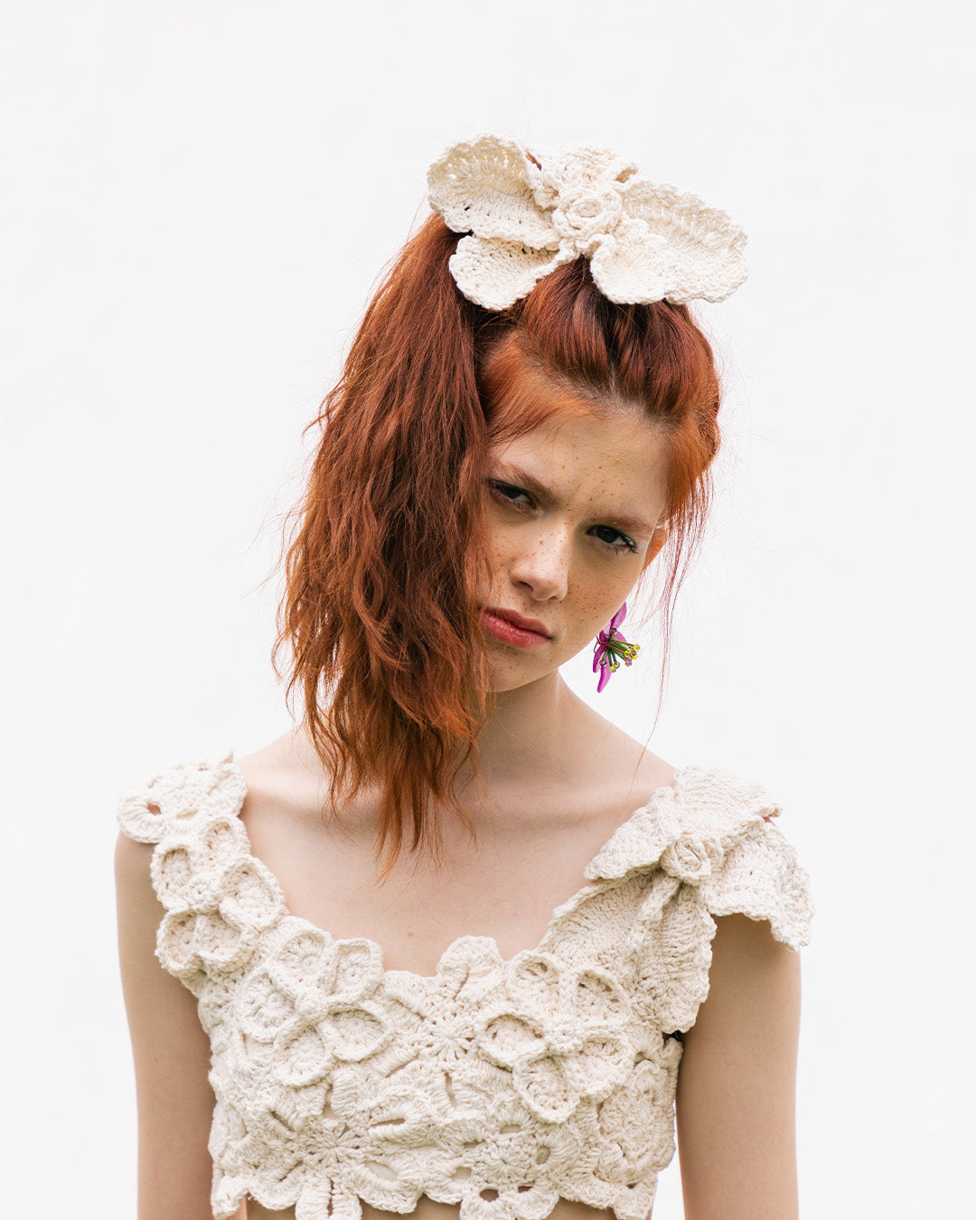 scrunchie crochê flor