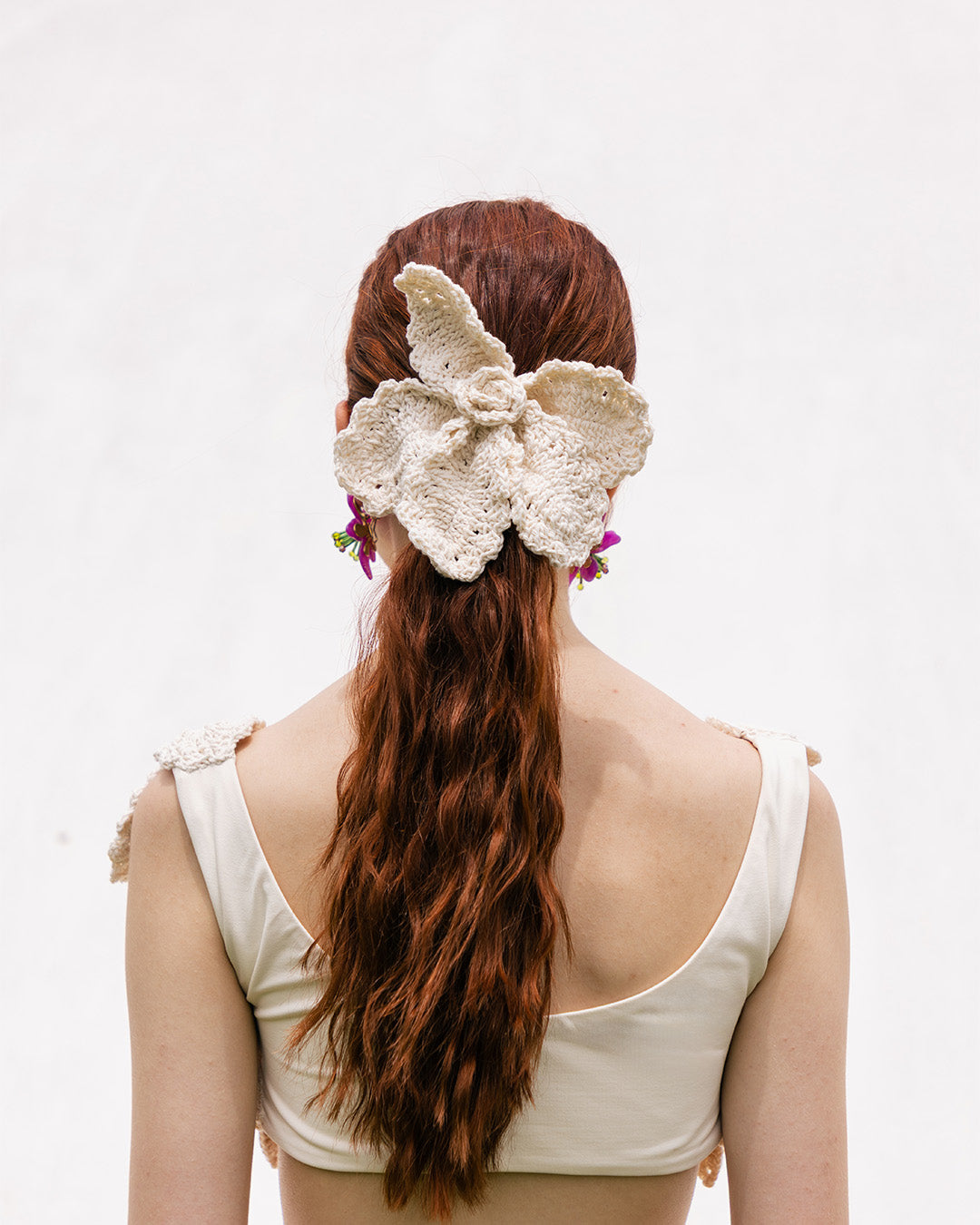 scrunchie crochê flor