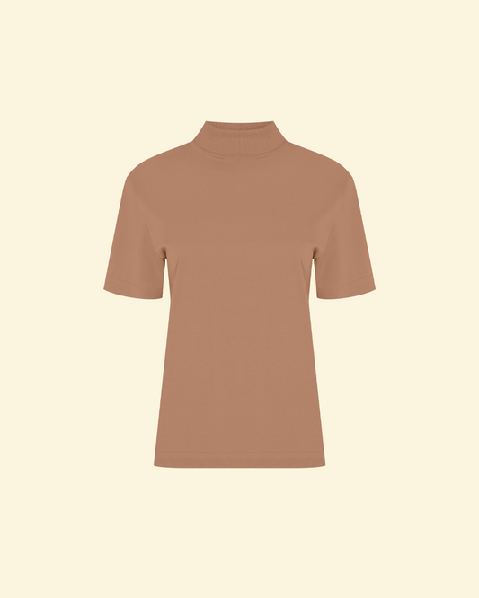 camiseta gola alta doce de leite