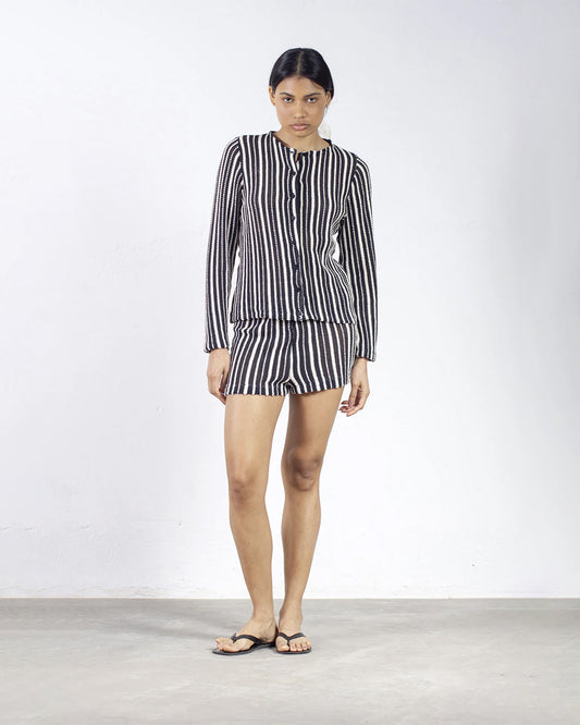 shorts curto crochê preto