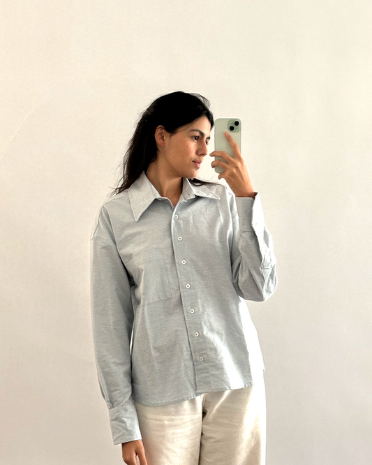 camisa azul jeans